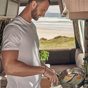 maui-ultima-plus-3-berth-motorhome-interior-kitchen