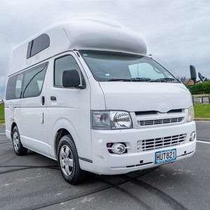Lucky Rover High Top Campervan 4 Berth – NZ Front Exterior View