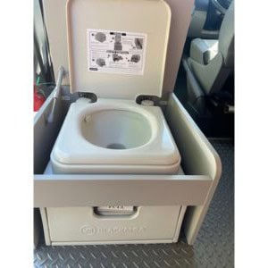 Kiwi Dart – 2 Berth Toilet