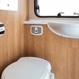 DNZ Deluxe Island Bed – 4 Berth Bathroom