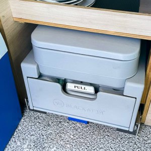 EC Hitop – 3 Berth Kitchen Storage