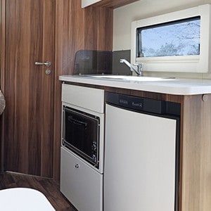 EC-Italian-Discovery-Motorhome-6-Berth-oven-ref