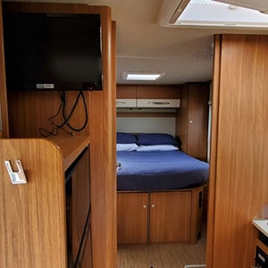 kwm-luxury-motorhome-4-berth-bedroom-and-entertainment-area