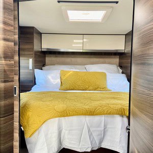 Britz Odyssey 4 Berth NZ Rear Island Bed Layout 09 Rear Island Bed 2