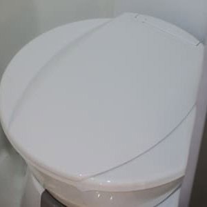 EC Hitop ST – 4 Berth, 3 Seater Bathroom