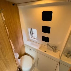 Indie Campers Odyssey – 4 Berth Bathroom