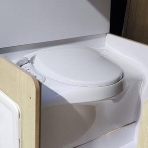 Lucky Roadie Plus – 3 Berth – NZ Bathroom Toilet