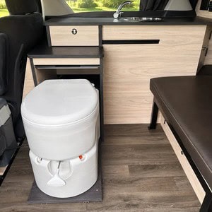 VB Lounge Low Top – 2 Berth Interior Cassette Toilet